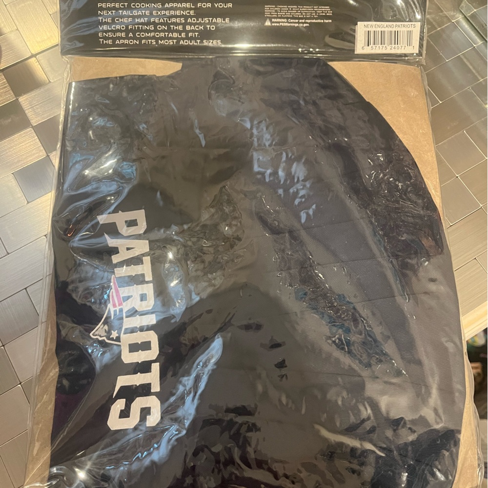 Patriots team apron and chef hat. New in package.